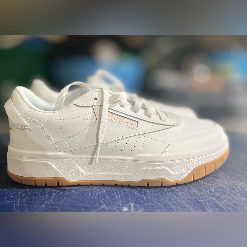 Reebok Club brand new size 9 women’s